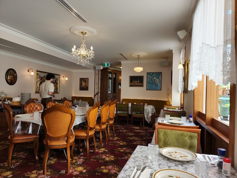 Johnny, Vince & Sam’s Ristorante / Carlton