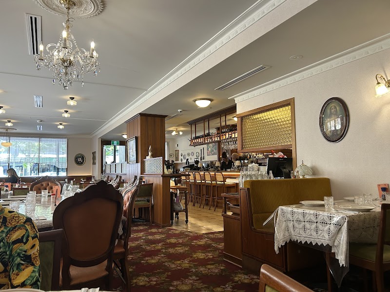 Johnny, Vince & Sam’s Ristorante / Carlton