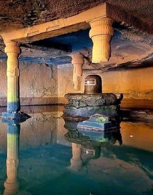 Kedareshwar Temple / Harishchandragad
