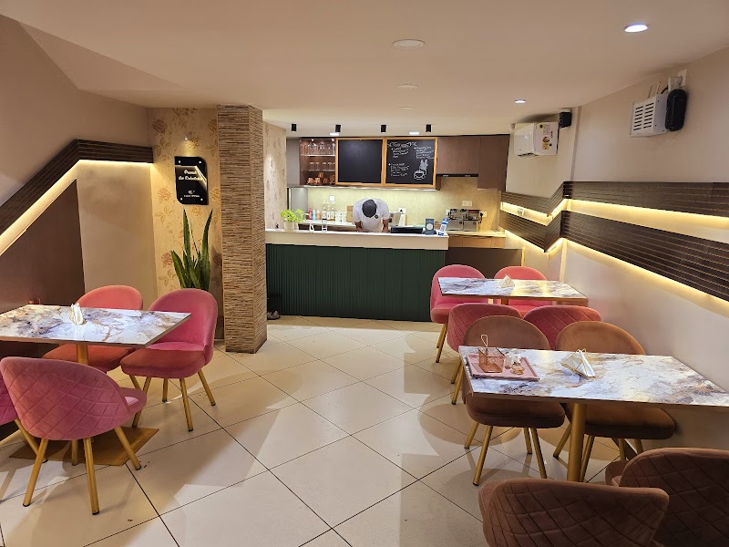 Kisses And Karamels / Panampilly Nagar