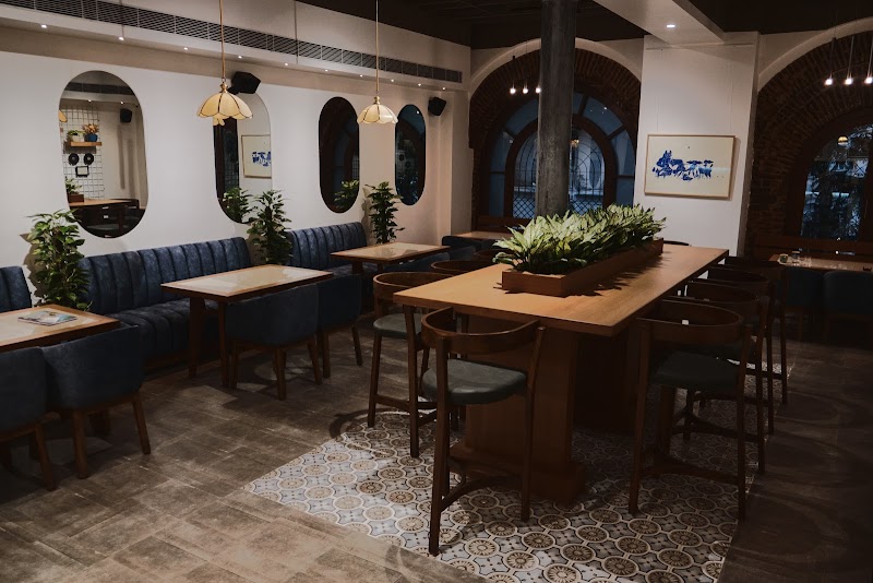 Kuckeliku Breakfast House / Colaba