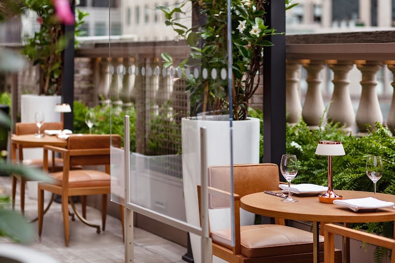 L'Avenue at Saks / NYC