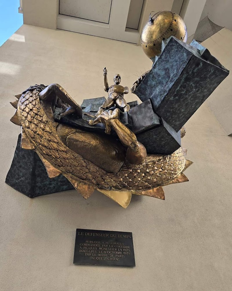 Le Défenseur du Temps / Paris