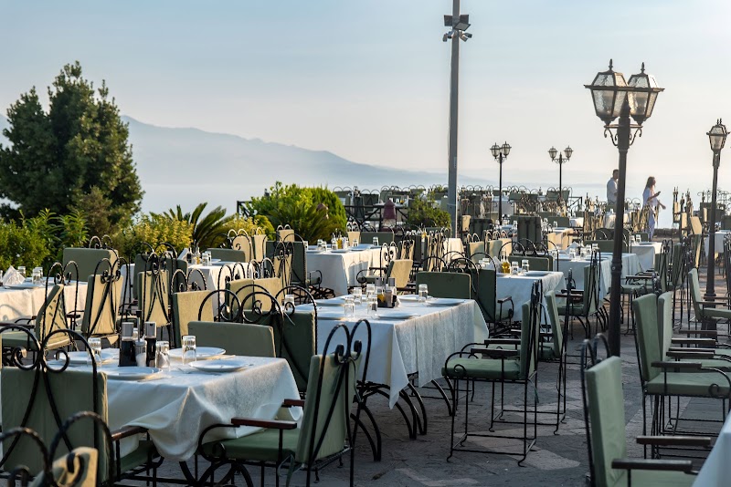 Lekursi Castle Restaurant / Sarande
