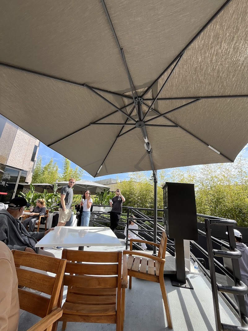 Leora Cafe / Los Angeles