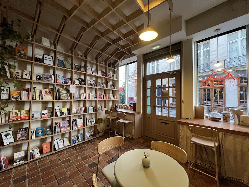 L'Ilebrairie & Co / Odéon Place mentioned in saved reels
