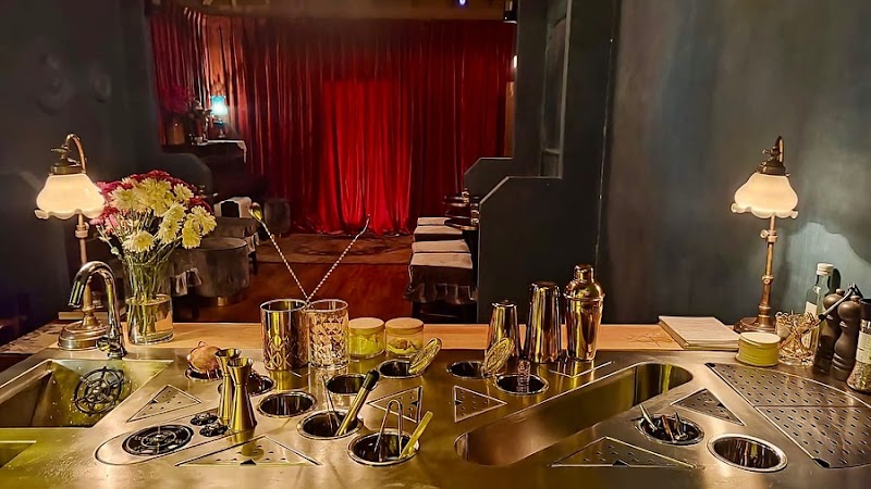 Loulou Cocktail Bar / Goa