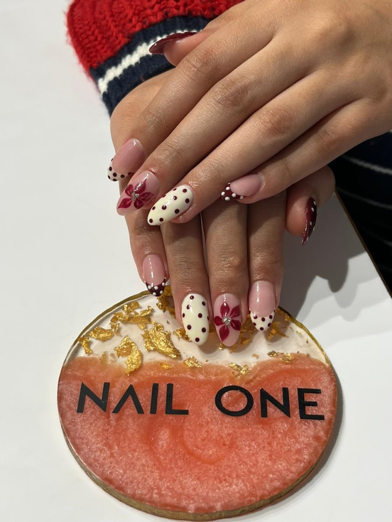 Makeover Salon by Nail One / Chanakyapuri