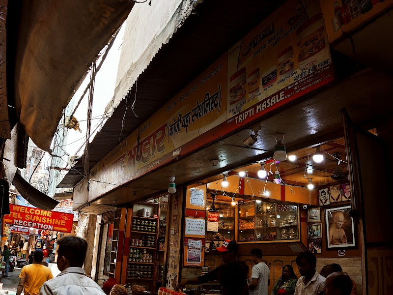 Mathura Walo Ki Pracheen Dukaan / Haridwar Place mentioned in saved reels