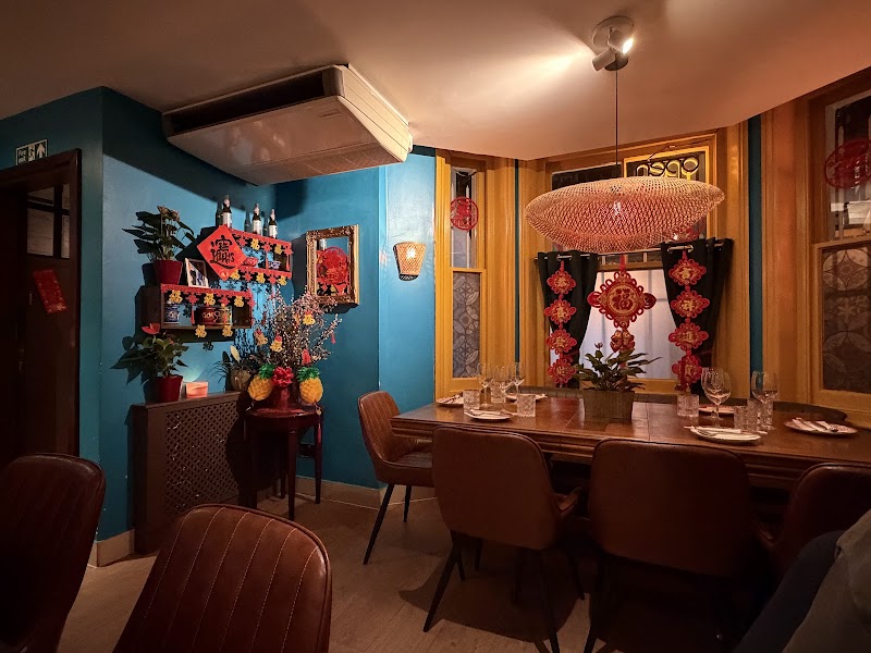 Med Salleh / Earls Court