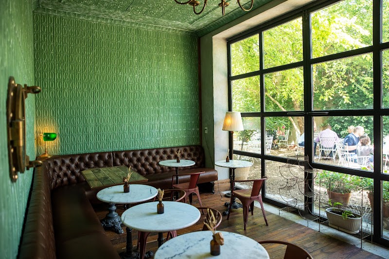 Milk and Roses Bistro / NYC