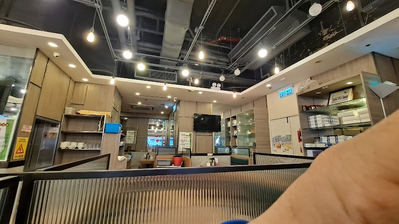 Ming Fat Roast Restaurant / Hong Kong Place mentioned in saved reels