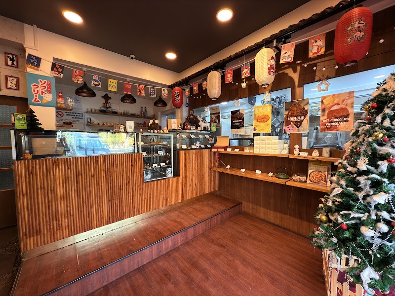 Momoka Dessert Bar Kissaten / St. Inez