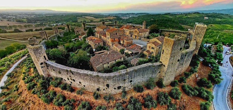 Monteriggioni / Italy Place mentioned in saved reels