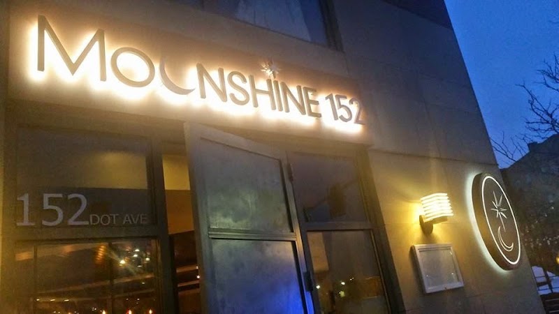 Moonshine 152 / Boston