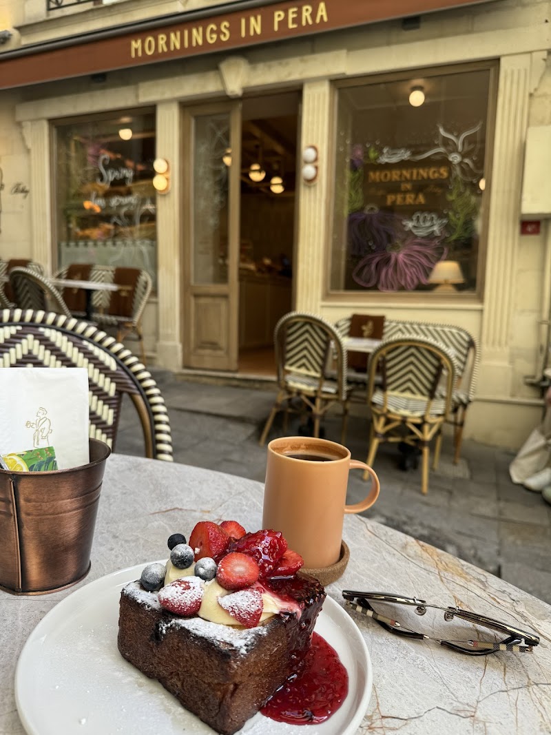 Mornings in Pera / Pera