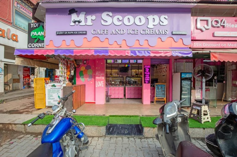 Mr Scoops Cafe & Icecreams / Preet Vihar