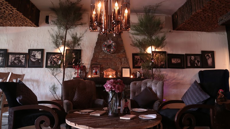 Music And Mountains Cafe / Delhi