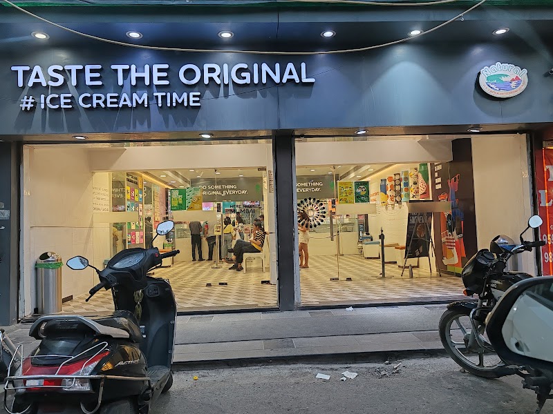 Naturals Ice Cream / Delhi
