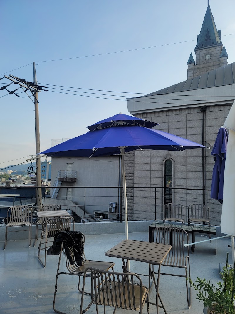 Nuidam Cafe / Seoul Place mentioned in saved reels