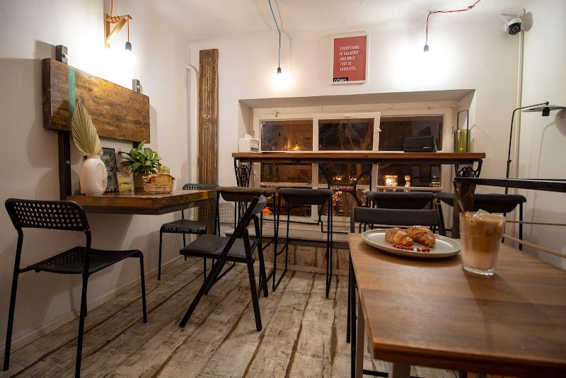 Partisan Coffee Shop / Budapest