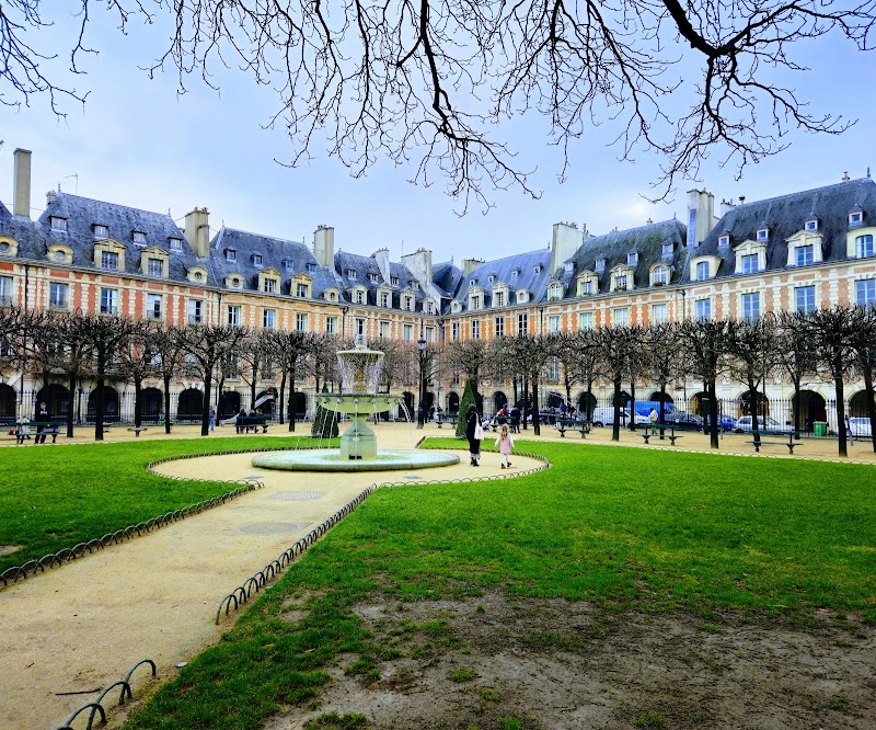 Place des Vosges / Paris Place mentioned in saved reels