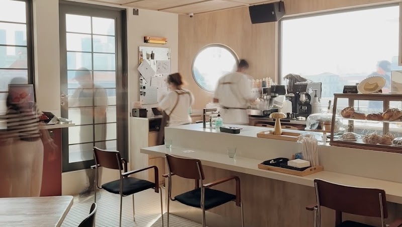 POUT ROOFTOP CAFE / Singapore