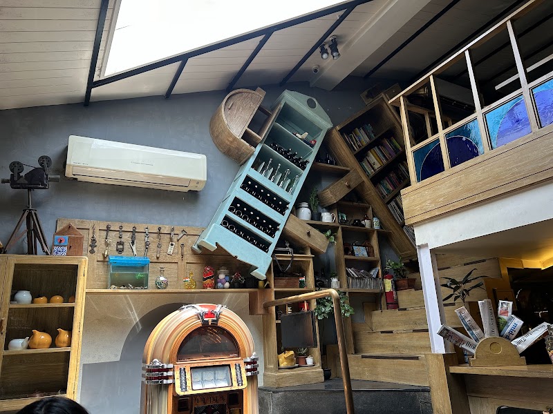 Public Beer Hall & Snack Bar / Andheri