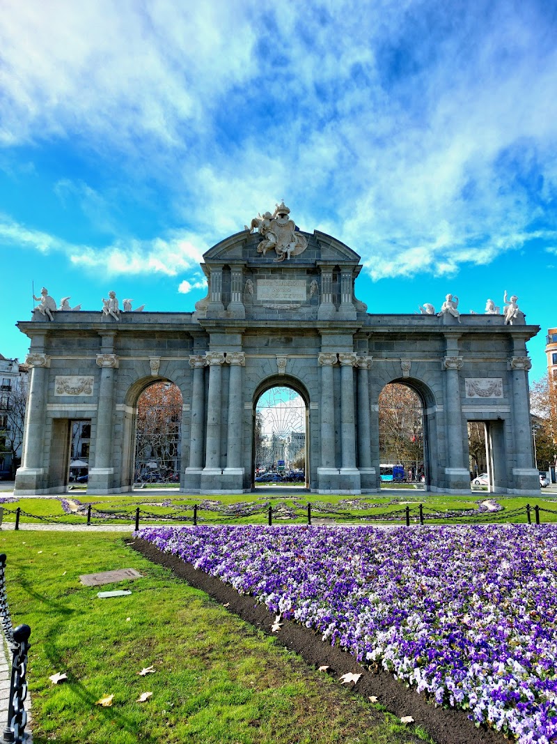 Puerta de Alcalá / Madrid
