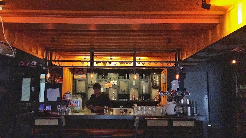 Quarter Pillar / Vile Parle