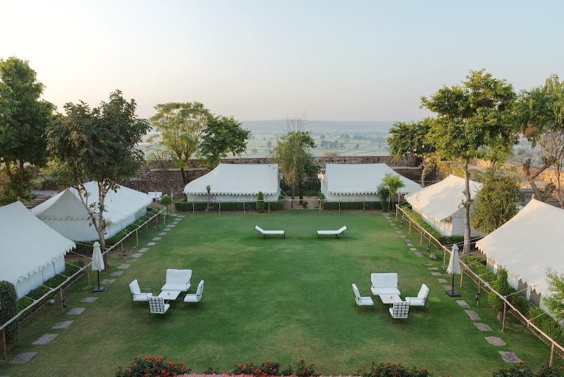 Ramathra Fort / Sapotra