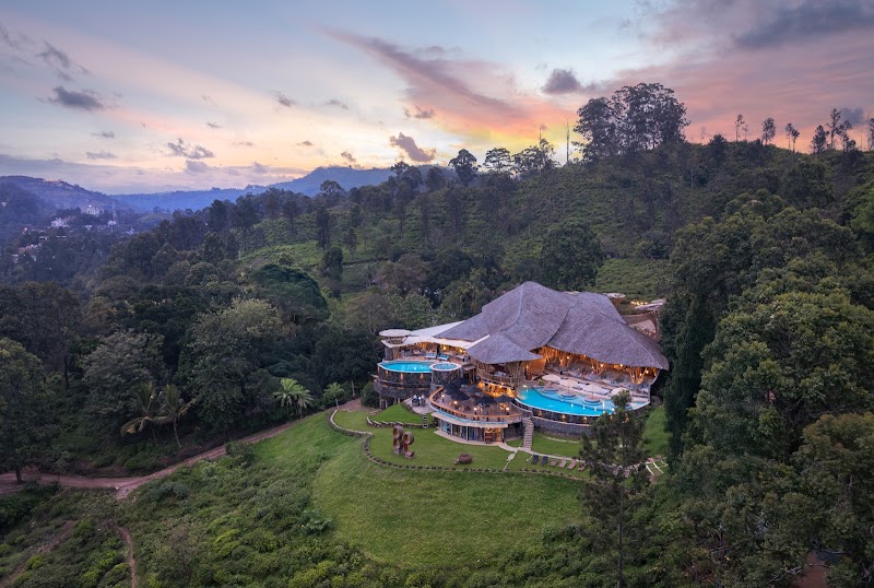 Ravana Pool Club / Ella