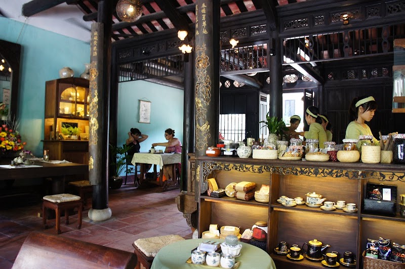 Reaching Out Tea House / Hoi An