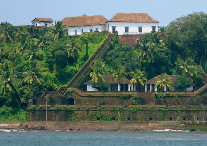 Reis Magos Fort / Verem Place mentioned in saved reels