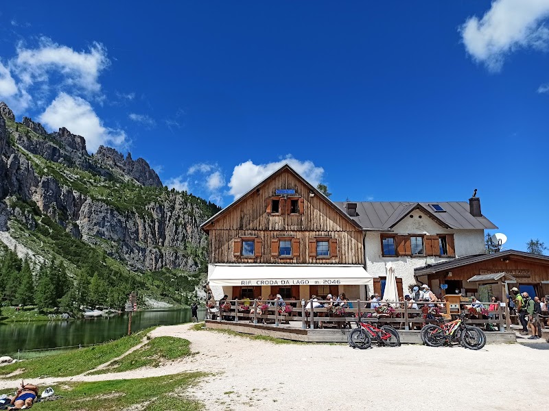 Rifugio Croda da Lago