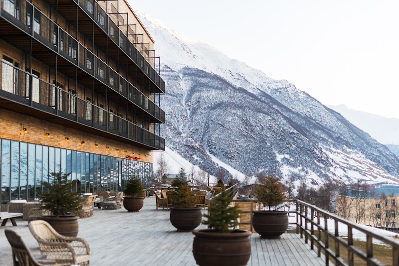 Rooms Hotel / Kazbegi