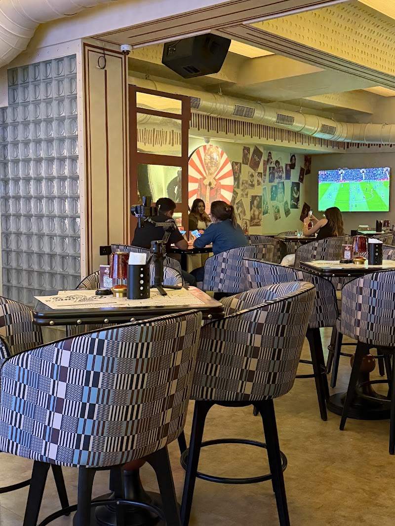 Roxanne's Bar & All Day Diner / Andheri