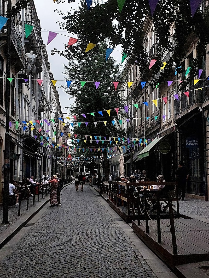 Rua Galeria de Paris / Porto Place mentioned in saved reels