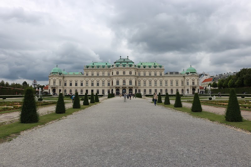 Schonbrunner Gardens / Vienna