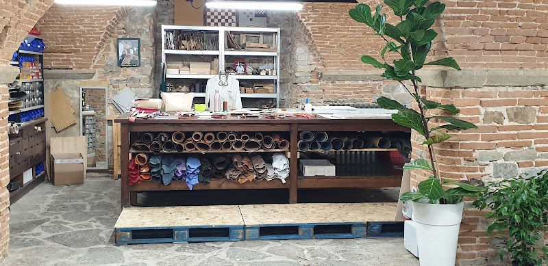 Scuola Del Cuoio / Florence