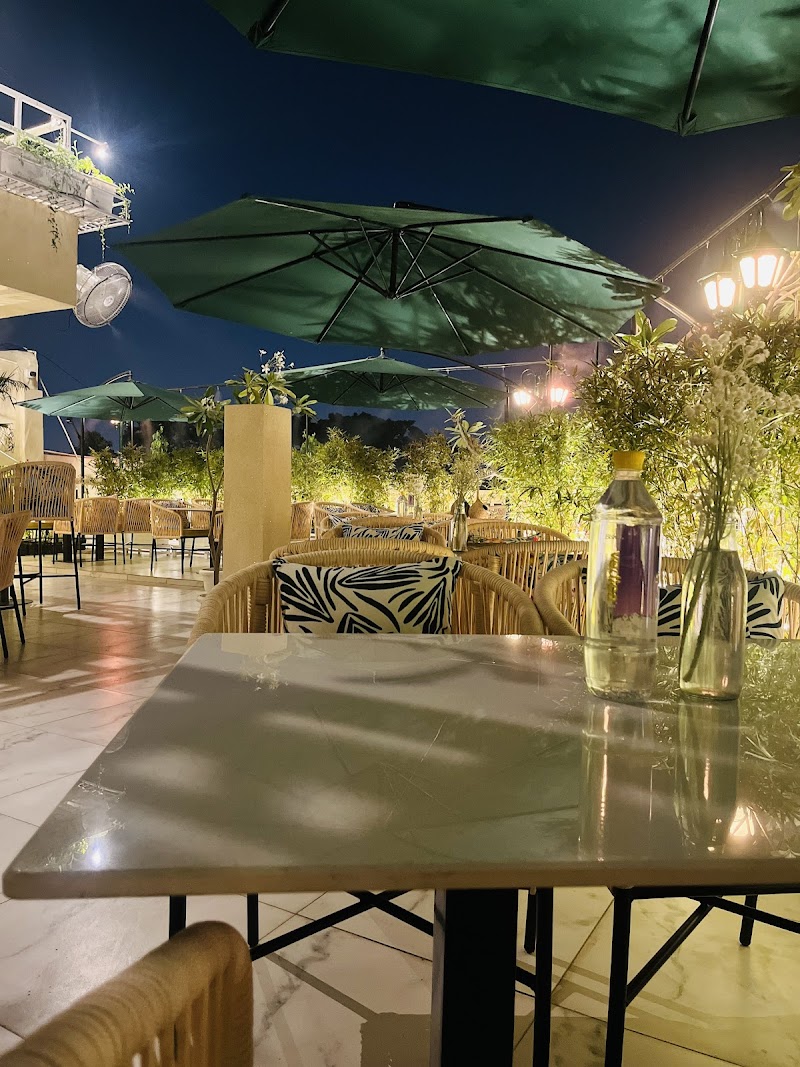 Shellbeacon Cafe / Hauz Khas Village