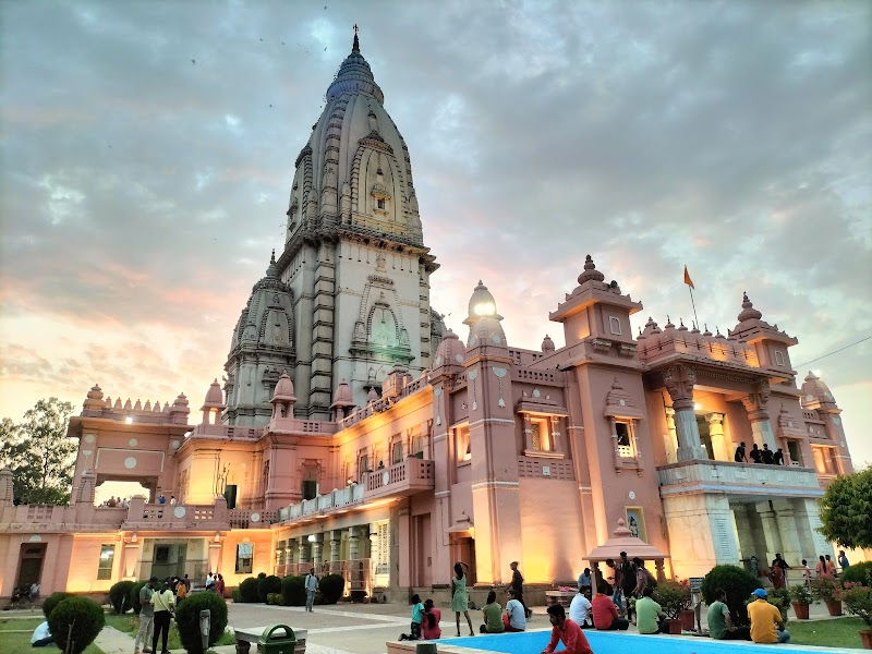 Shri Kashi Vishwanath Temple / Varanasi