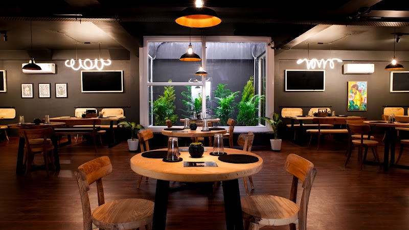 Siyah Art House / Saket