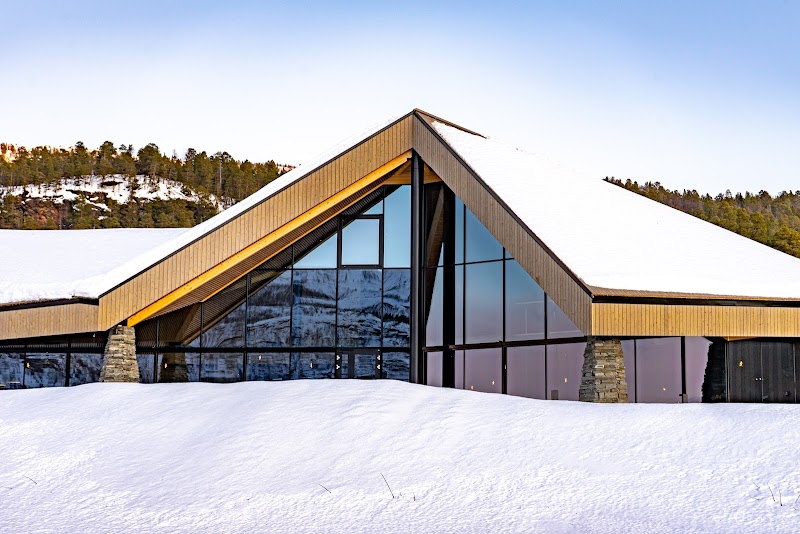 Sorrisniva Igloo Hotel & Arctic Wilderness Lodge / Alta
