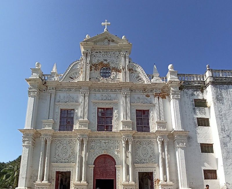 St. Paul's Church / Daman