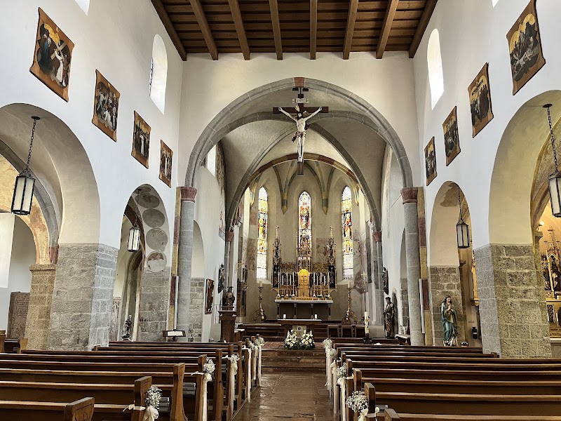 Stadtpfarrkirche hl. Hippolyt / Zell am See Place mentioned in saved reels