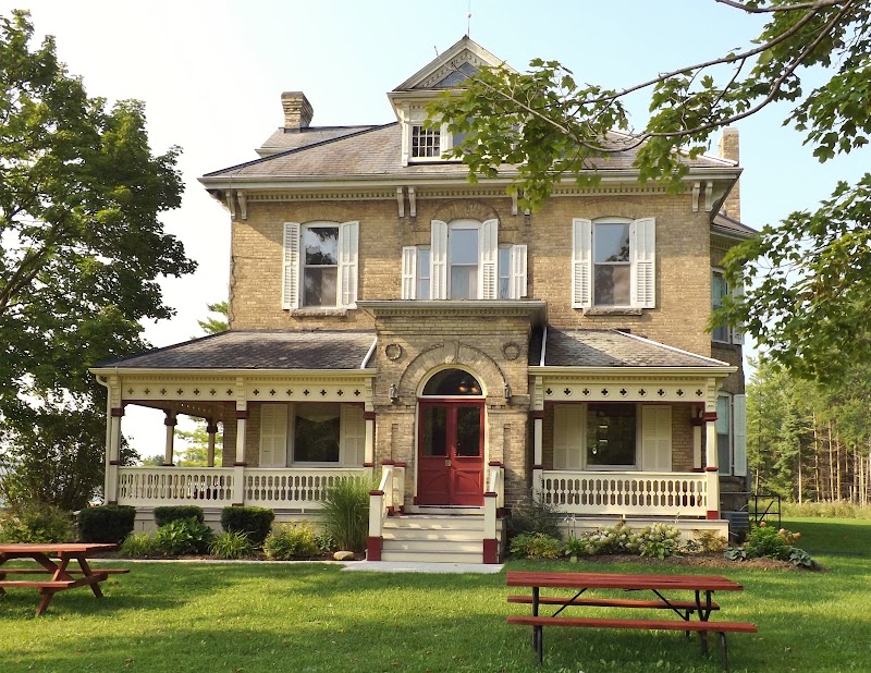 Stratford Perth Museum / Stratford
