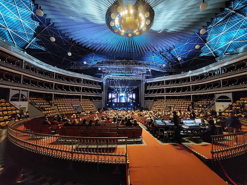 STREET SHOW / Lisbon