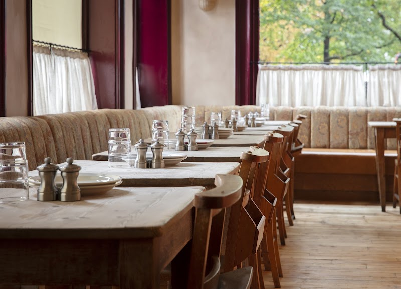 The Good Oak / Notting Hill Place mentioned in saved reels