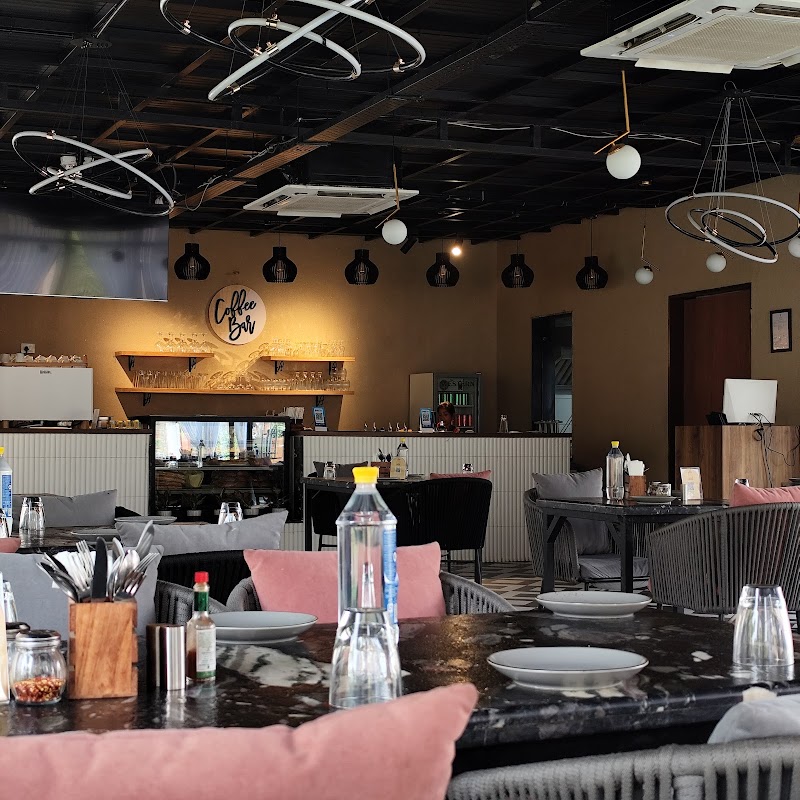 The Sunroom / Dwarka